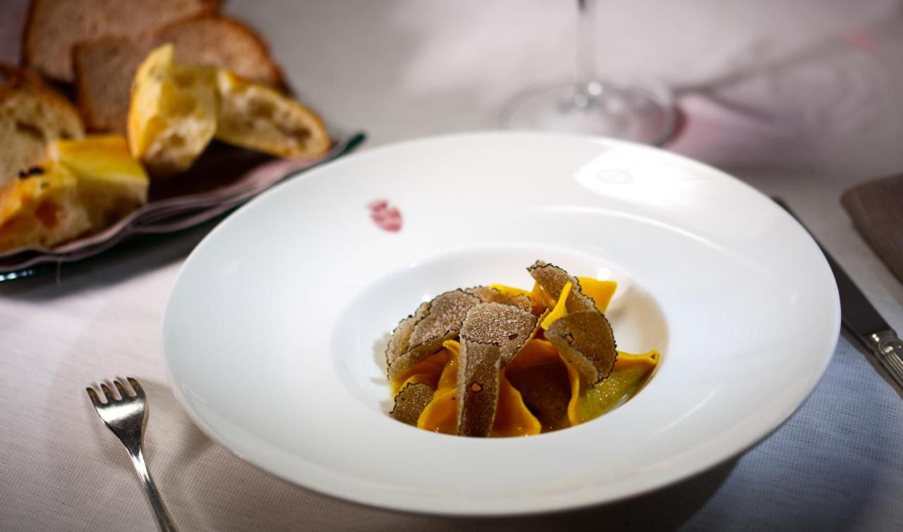 Foresteria Ristorante Conti Roero Monticello d'Alba 外观 照片