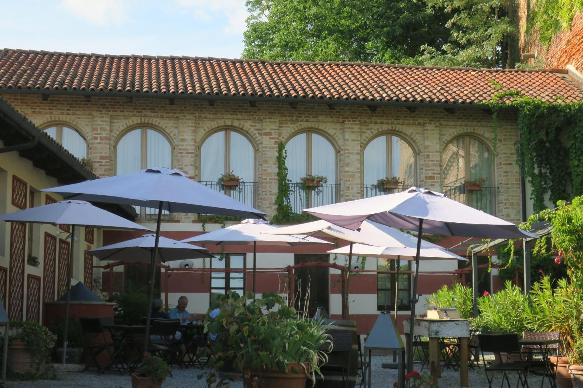 Foresteria Ristorante Conti Roero Monticello d'Alba 外观 照片